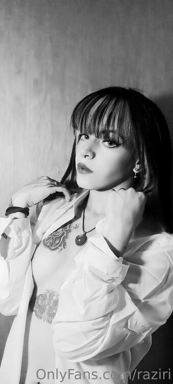 raziri Голи Изтичания OnlyFans Снимки 2