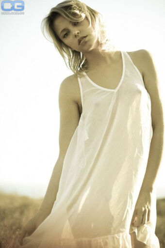 Riley Voelkel Голи Изтичания OnlyFans Снимки 7