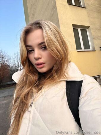 Roselinde Голи Изтичания OnlyFans Снимки 14