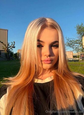 Roselinde Голи Изтичания OnlyFans Снимки 20