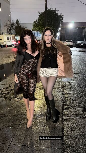 Rowan Blanchard Голи Изтичания OnlyFans Снимки 304