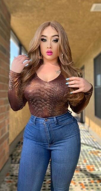 Roxy Bugatti Голи Изтичания OnlyFans Снимки 3