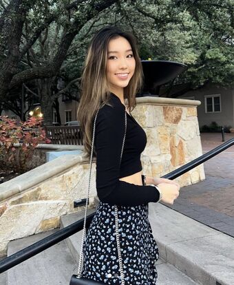 Ruby Eum Голи Изтичания OnlyFans Снимки 3