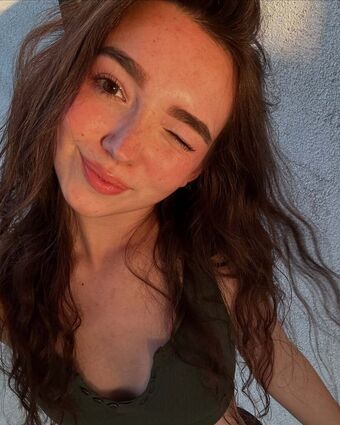 Ruby Jay Голи Изтичания OnlyFans Снимки 11