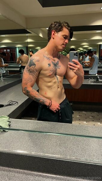 ryangross Голи Изтичания OnlyFans Снимки 9