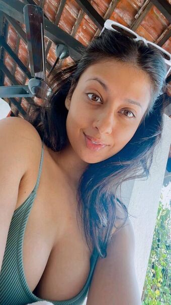 Sameea Bangera Голи Изтичания OnlyFans Снимки 17