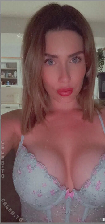 Saskiado Голи Изтичания OnlyFans Снимки 43