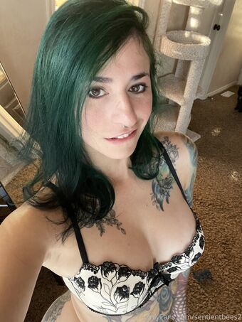 sentientbees2 Голи Изтичания OnlyFans Снимки 5