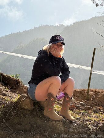 shellpageau Голи Изтичания OnlyFans Снимки 9