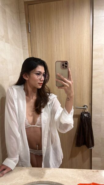 Shinta Khyuliang Голи Изтичания OnlyFans Снимки 23