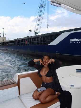 Simone Biles Голи Изтичания OnlyFans Снимки 177