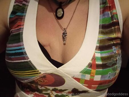 slightlymutilatedgoddess Голи Изтичания OnlyFans Снимки 11
