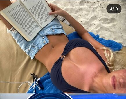 Sofie Houman Голи Изтичания OnlyFans Снимки 9