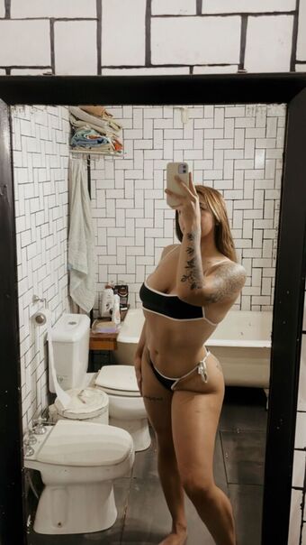 Sol Triberti Голи Изтичания OnlyFans Снимки 8