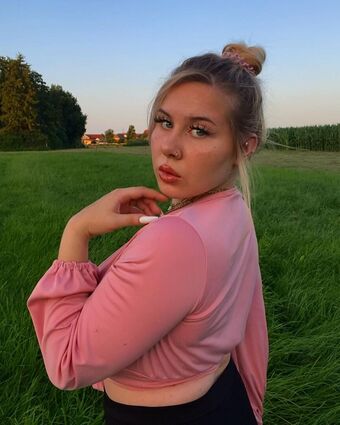 Stefanie Голи Изтичания OnlyFans Снимки 36