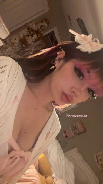strawbarizz Голи Изтичания OnlyFans Снимки 42
