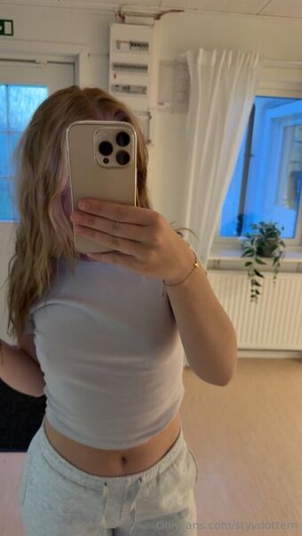 styvdottern Голи Изтичания OnlyFans Снимки 2