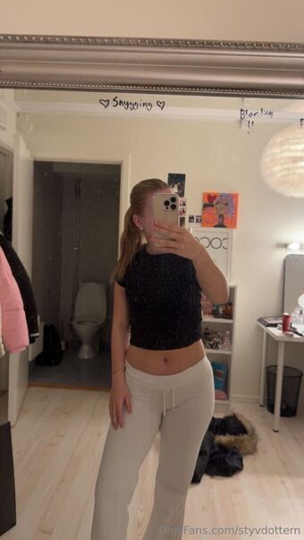 styvdottern Голи Изтичания OnlyFans Снимки 5
