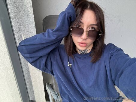 succuba_tinyy