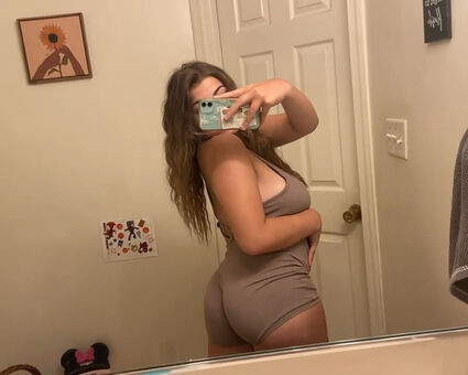 Talea Голи Изтичания OnlyFans Снимки 10
