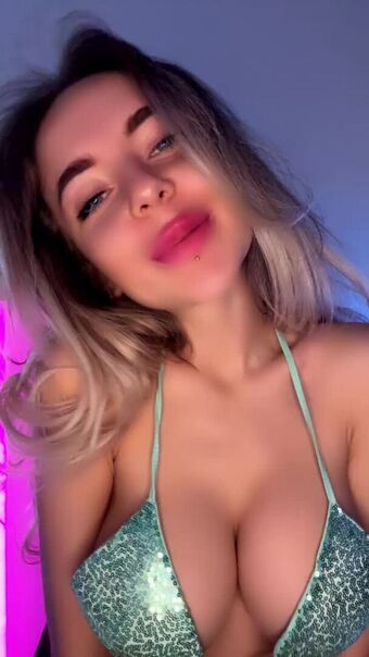 Tango Tiny Голи Изтичания OnlyFans Снимки 2