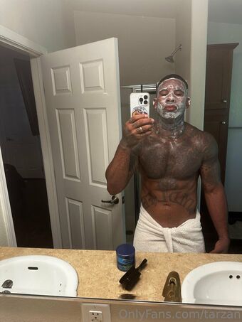 tarzan Голи Изтичания OnlyFans Снимки 3