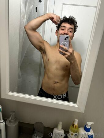 theyvid Голи Изтичания OnlyFans Снимки 3