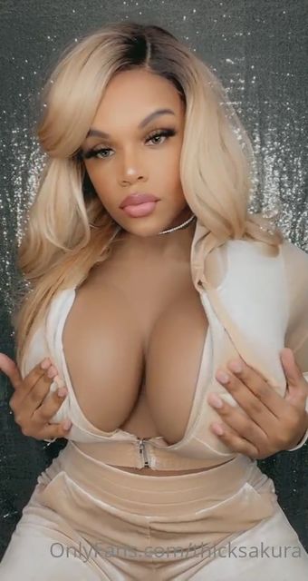 ThickSakura Голи Изтичания OnlyFans Снимки 9