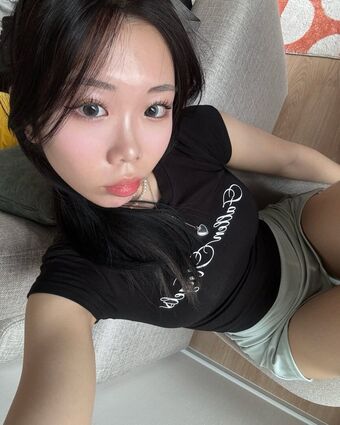 tr.ivia Голи Изтичания OnlyFans Снимки 7