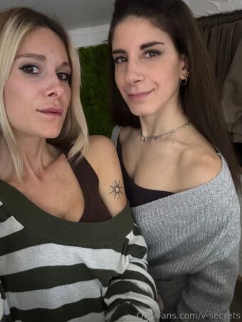 v-secrets Голи Изтичания OnlyFans Снимки 3