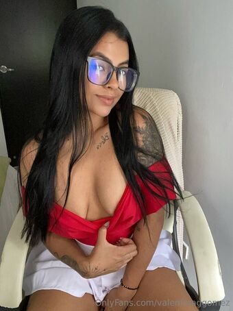 valentinaggomez Голи Изтичания OnlyFans Снимки 22