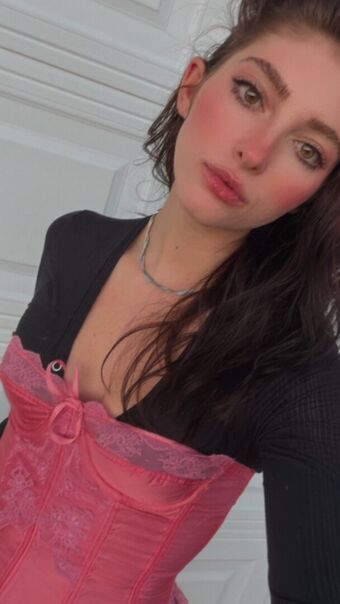 Willow Shields Голи Изтичания OnlyFans Снимки 219