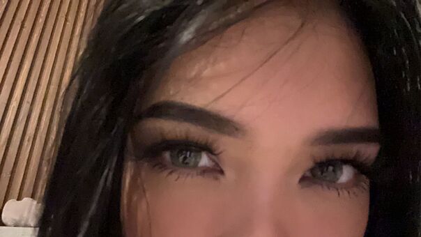 Ywuria Голи Изтичания OnlyFans Снимки 1